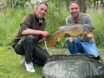 VISblad TV: oppervlaktevissen op parkwater (video)