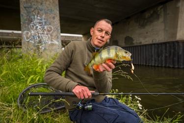 ‘Freestyle’ roofvissen aan de Linge in VISblad TV (video)